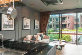 Luxury King Bed Apartment with Pool View and Sauna